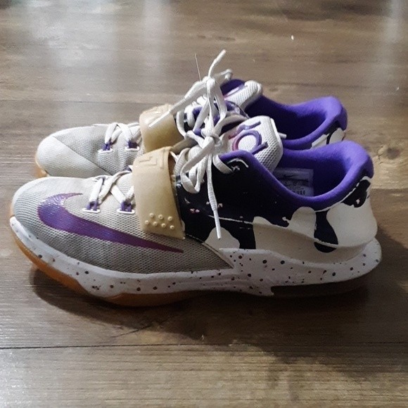 Nike Kid's KD VII GS, PBJ-WHITE/HYPER GRAPE-FUCHSIA FLSH-TM ORANGE, Youth Size 7 - Picture 4 of 16